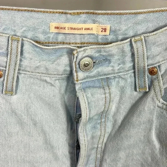 Levi's Women's Straight Leg Light Wash Jeans | Ribcage Straight Ankle Jeans - Picture 7 of 9